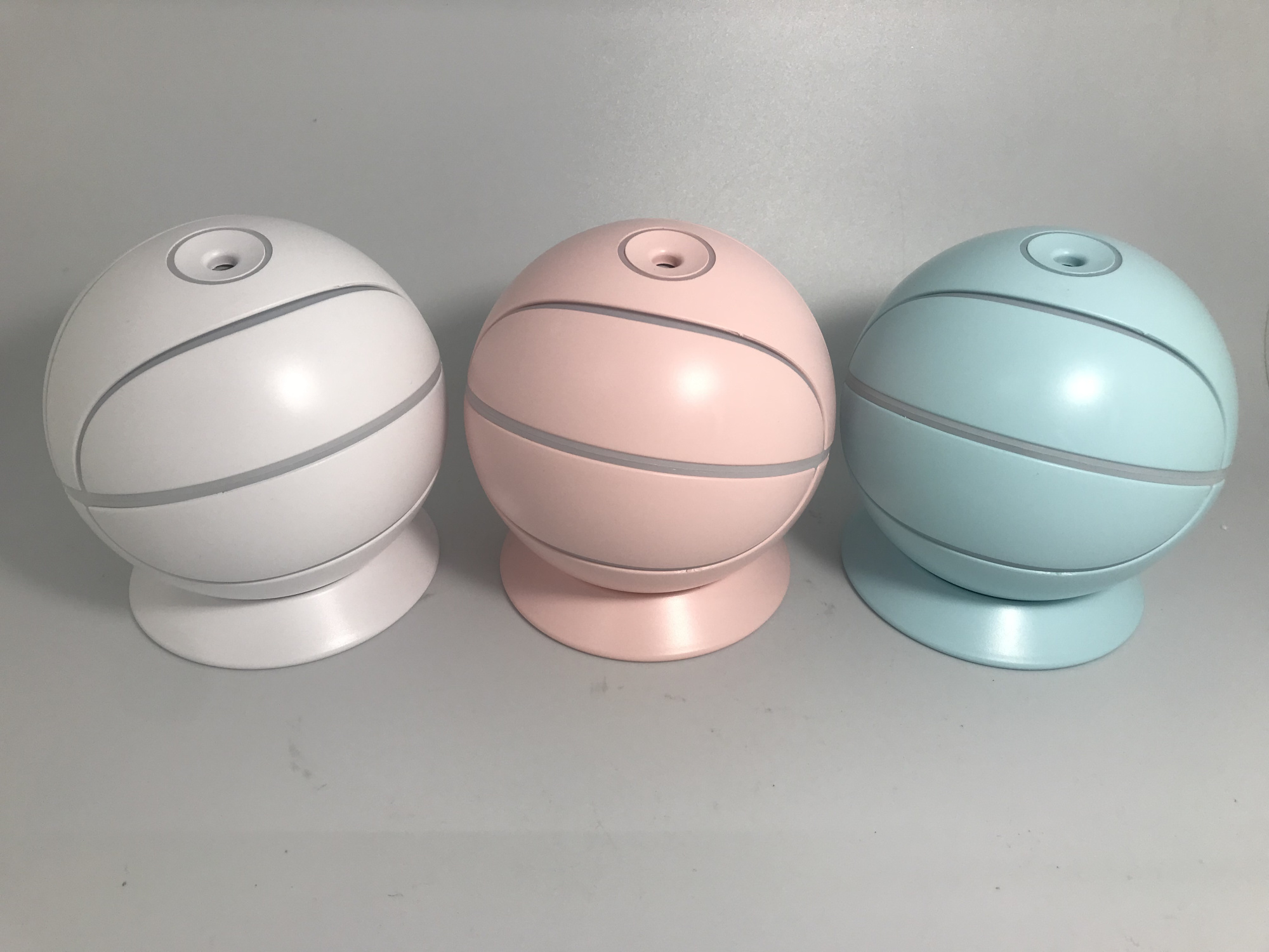 Предмет декора из пластика "Мяч" d.11см (с1)